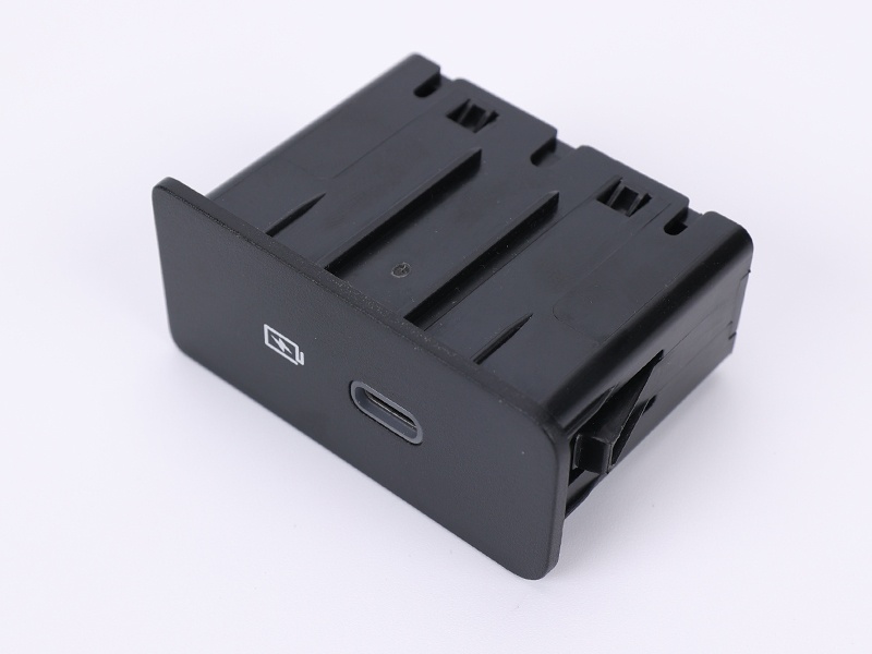 車載18W充電USB盒